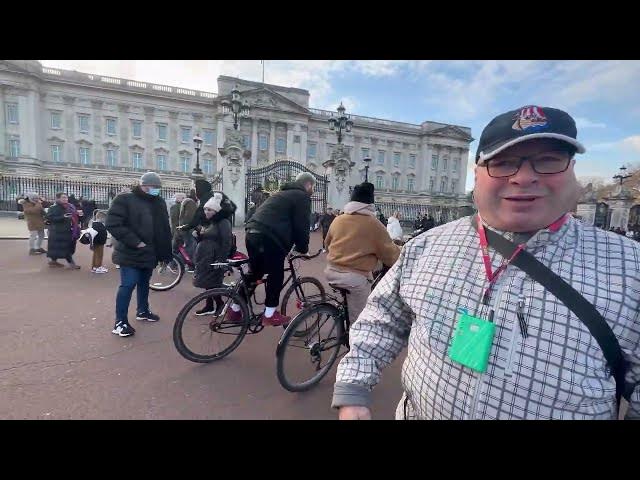 Video thumbnail for London Day 1: Smoky Pearl & Emerald Circle Adventure!