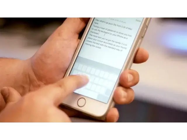 Video thumbnail for Use your iPhone's keyboard as a trackpad with 3D Touch | Quick Tips