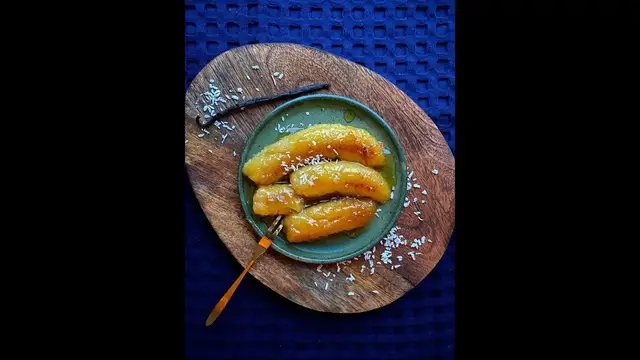 'Video thumbnail for Bananas flambe'