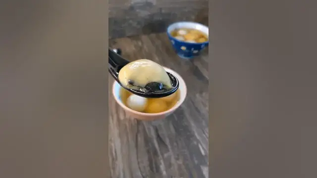 Video thumbnail for How to cook frozen Tang Yuan without breaking it? #riceballs #tangyuan #howto