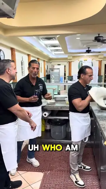 Video thumbnail for The 3 Pizza brothers battle it out _ Who made the best pie_(720P_HD)