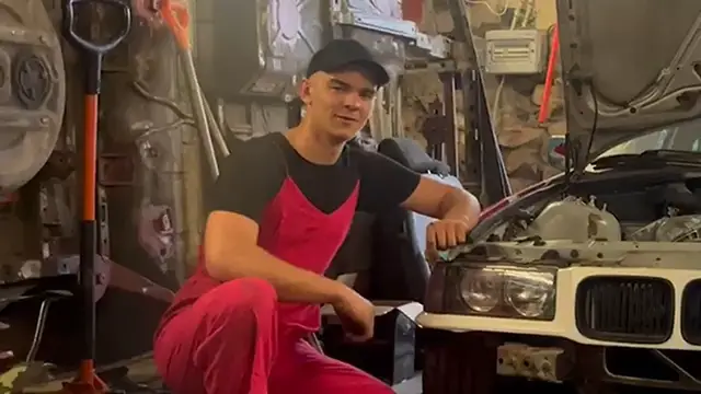 Video thumbnail for Replacing E36 Head Gasket