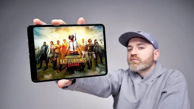 Video thumbnail for Gaming On The Samsung Galaxy Fold