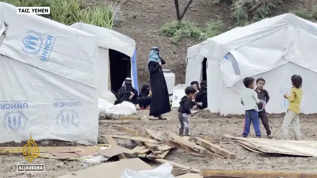 Video thumbnail for Yemen's displaced people: Thousands fleeing conflict seek urgent aid