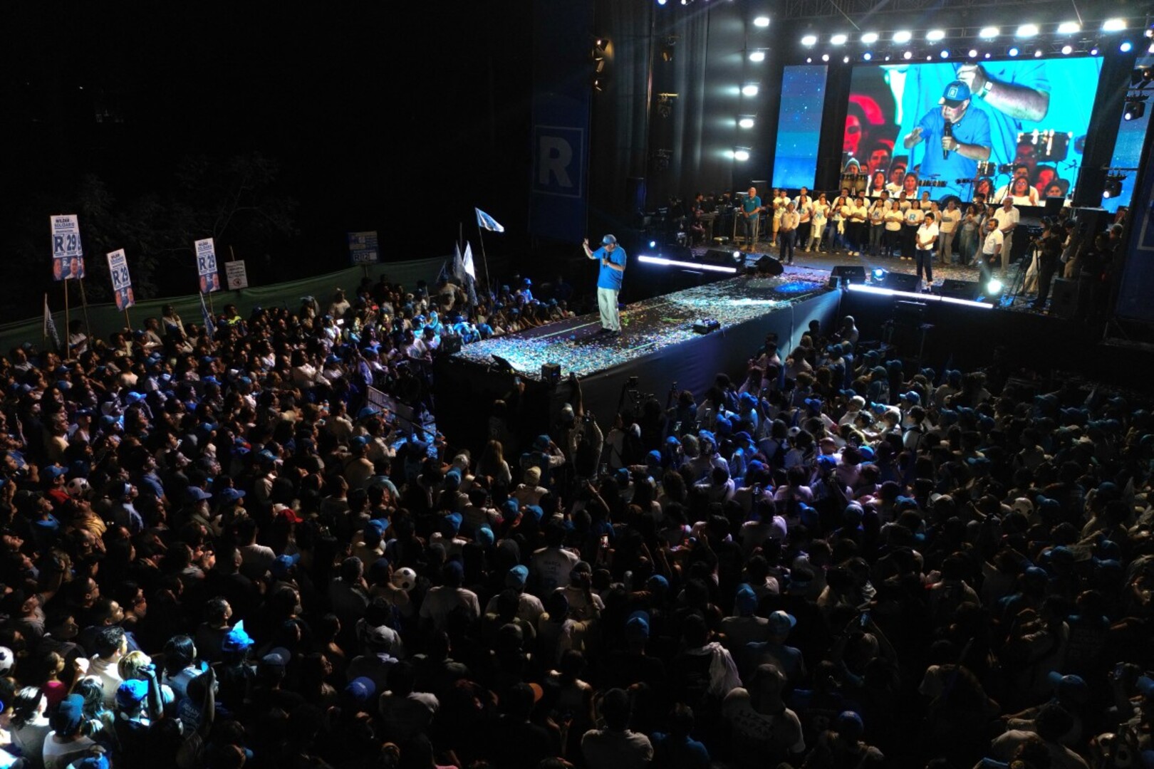 Video thumbnail for Peru presidential elections: 35 candidates compete for the presidency