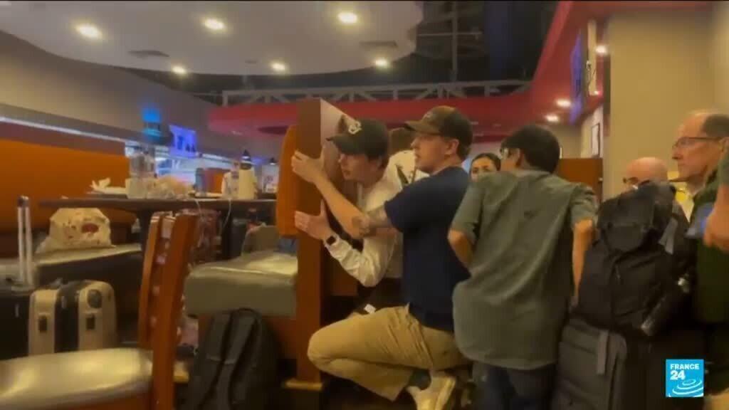 Video thumbnail for Tourists and residents urged to stay indoors amid Mexico cartel violence