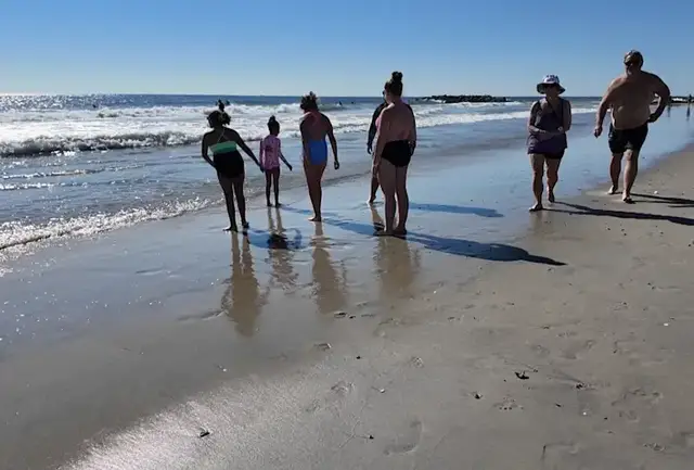 Video thumbnail for Labor Day beachgoers soak up final unofficial day of summer at the Jersey Shore