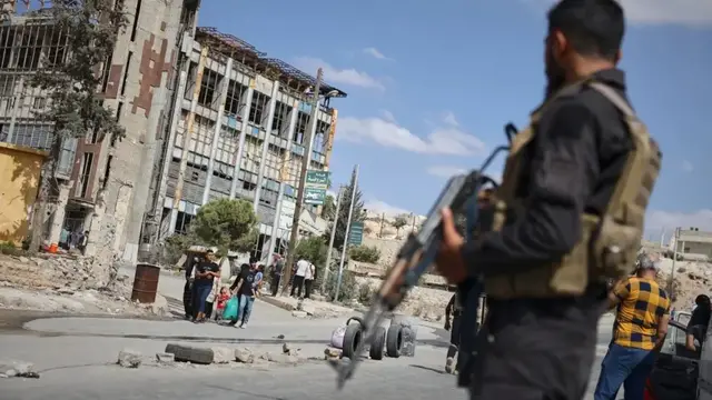 Video thumbnail for Civilians flee fighting in Aleppo: Violence between the Syrian army and Kurdish-led fighters