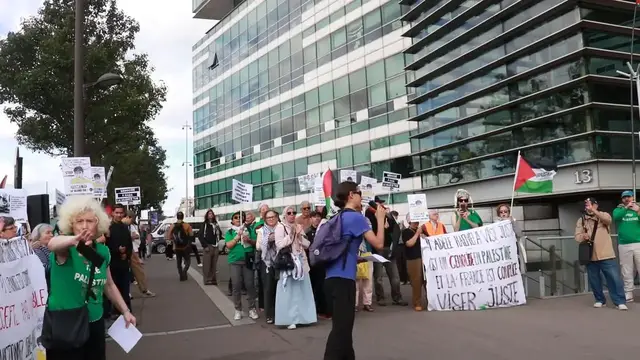 Video thumbnail for France: Pro-Palestinian demonstrators protest removal of program replay at France Televisions.