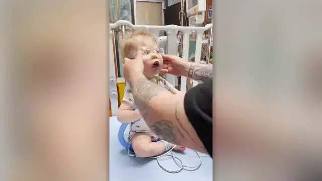 Video thumbnail for Toddler Sees Parents' Faces For First Time | Happily TV