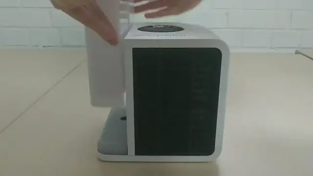 Video thumbnail for Evapolar EvaLIGHT Plus EV-1500 Personal Evaporative Air Cooler and Humidifier_Portable