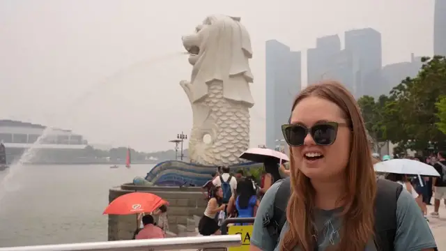 Video thumbnail for Singapore: Singapore's air quality nears "very unhealthy" level amid haze from Indonesia wildfires.