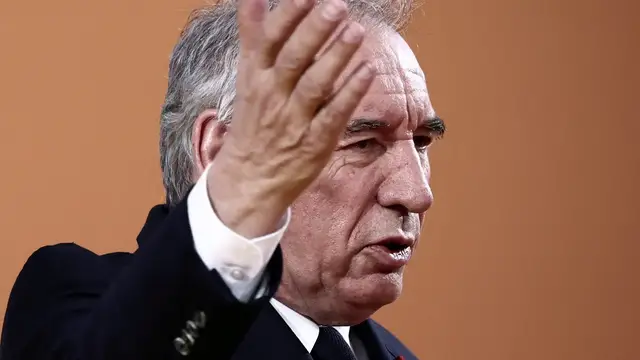 'Video thumbnail for France’s Prime Minister faces crucial confidence vote amid political turmoil'