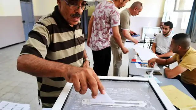 Video thumbnail for 'Important for the nation': Algerians come out to vote for new parliament