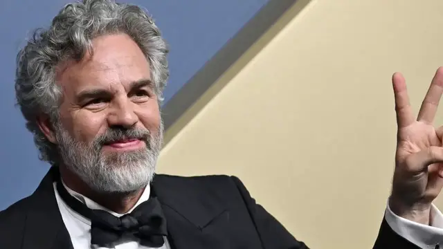 Video thumbnail for UNCAPTIONED: Mark Ruffalo blasts Paramount-Warner Bros. merger after judge clears deal.