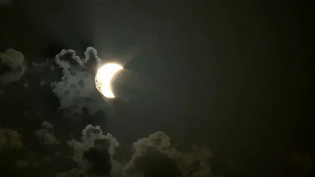 Video thumbnail for Morocco: Moroccans gather in Rabat to watch partial solar eclipse.