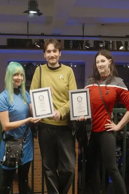 Video thumbnail for Most people performing the Vulcan salute simultaneously - 934 organised by CBS Studios/Paramount