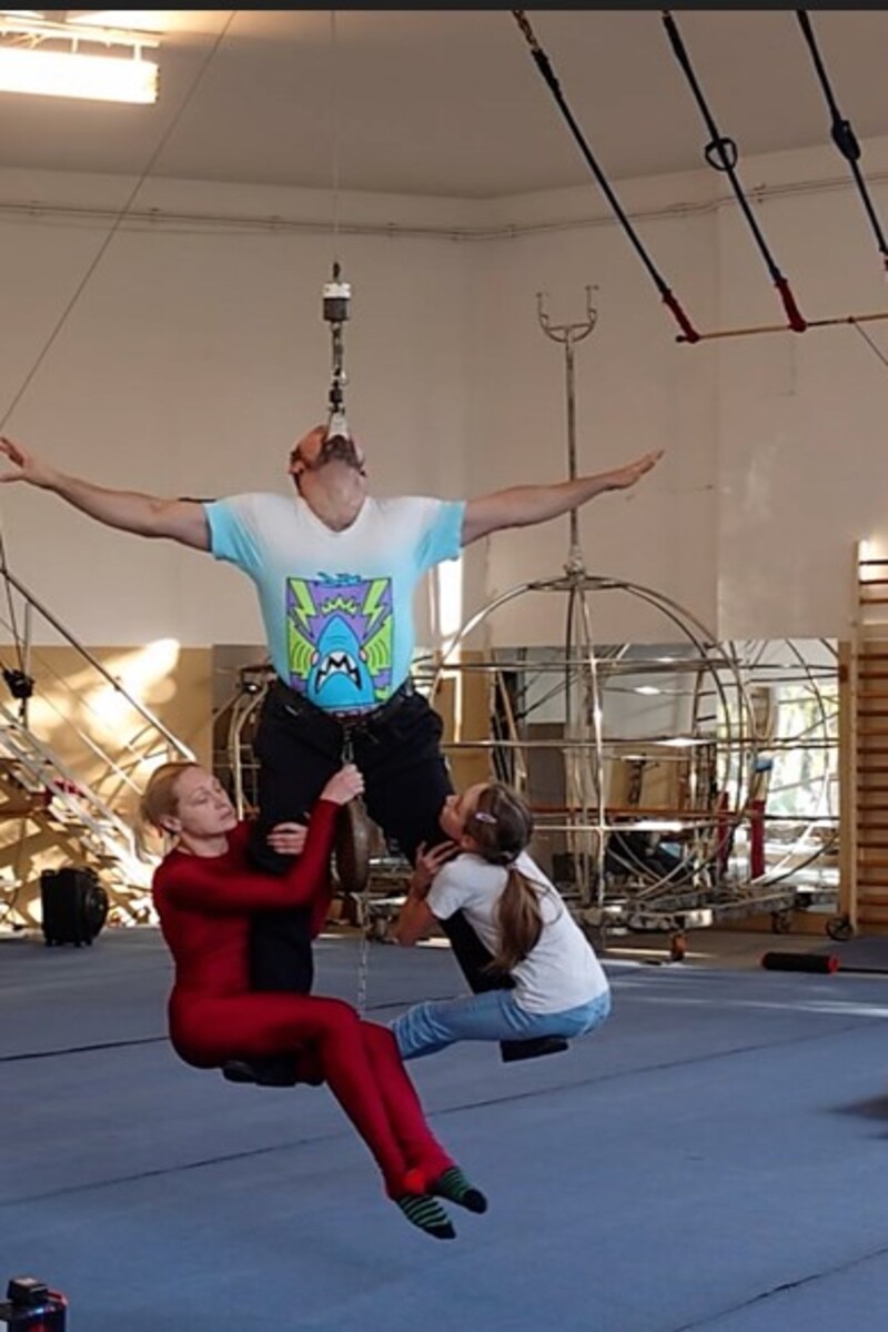 Video thumbnail for Heaviest weight lifted while hanging suspended by the teeth (male) - 112.14 kg (247.22 lb) by Leonardo Costache