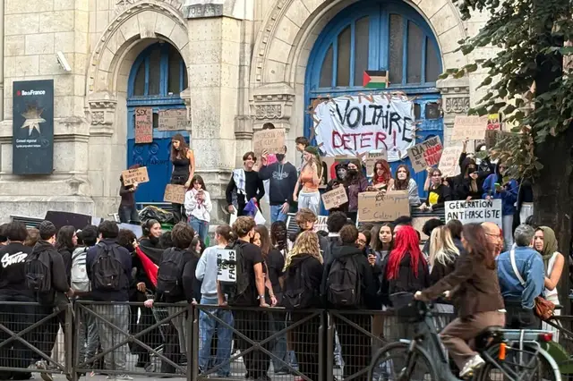 Video thumbnail for France protests: Students demonstrating for better conditions