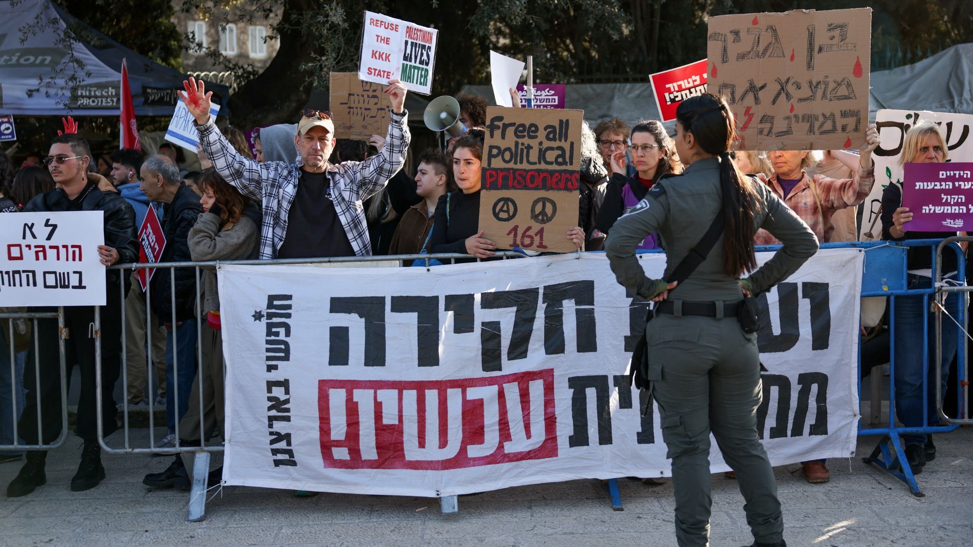 Video thumbnail for Israel approves law on public trials, death penalty for Palestinians involved in Oct 7 attacks