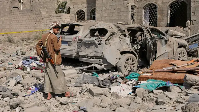 Video thumbnail for Yemen’s Houthis claim shooting down another US drone