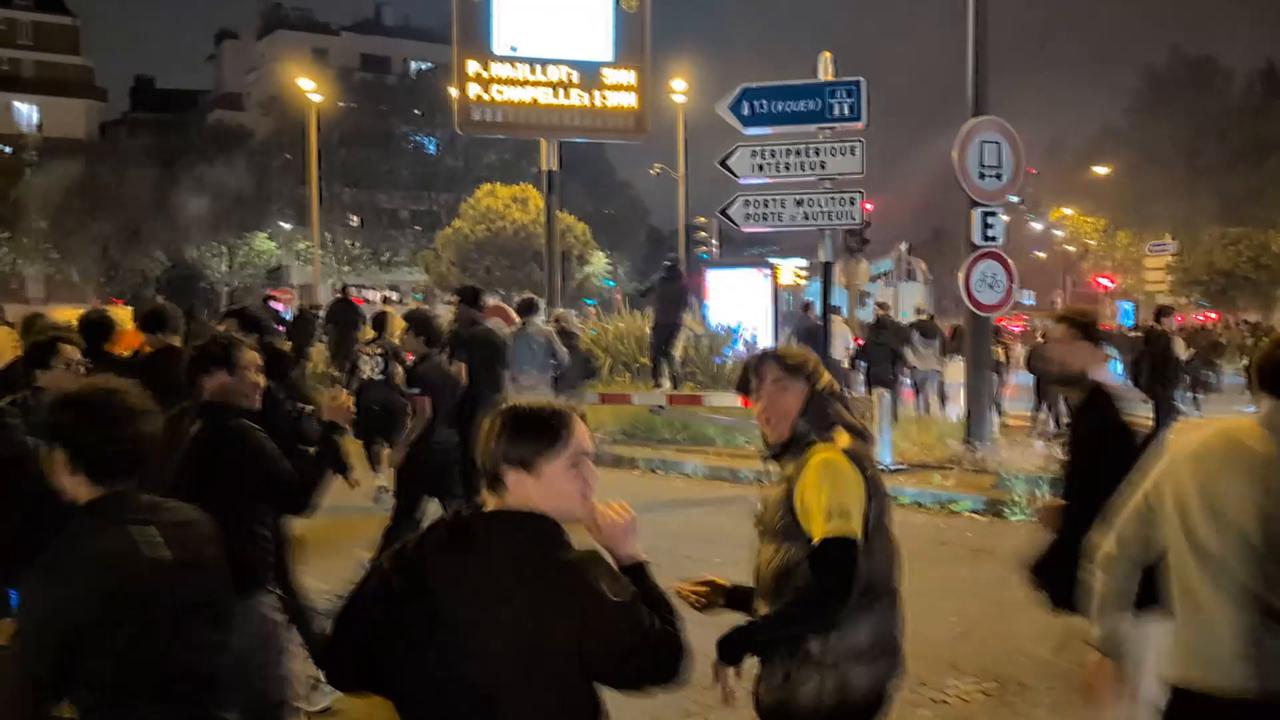 Video thumbnail for France: PSG supporters clash with police in Paris after Champions League final qualification.