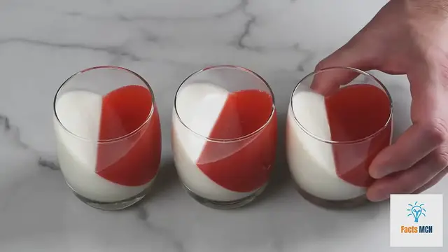 Video thumbnail for I learned a strawberry dessert that is smooth, pink, and gentle on your tongue