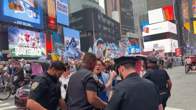 Video thumbnail for US: Argentina fans gather in Times Square ahead of World Cup final against Spain.