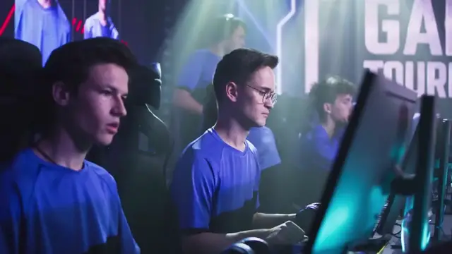 Video thumbnail for CS2 Player Count