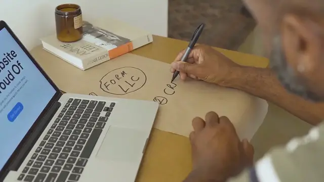 'Video thumbnail for How to Create a Hyperlink in Google Docs - Vegadocs'