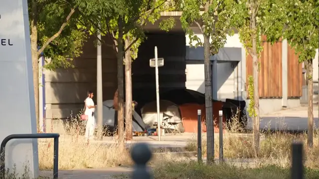 Video thumbnail for France: France's heatwave puts homeless people at risk.