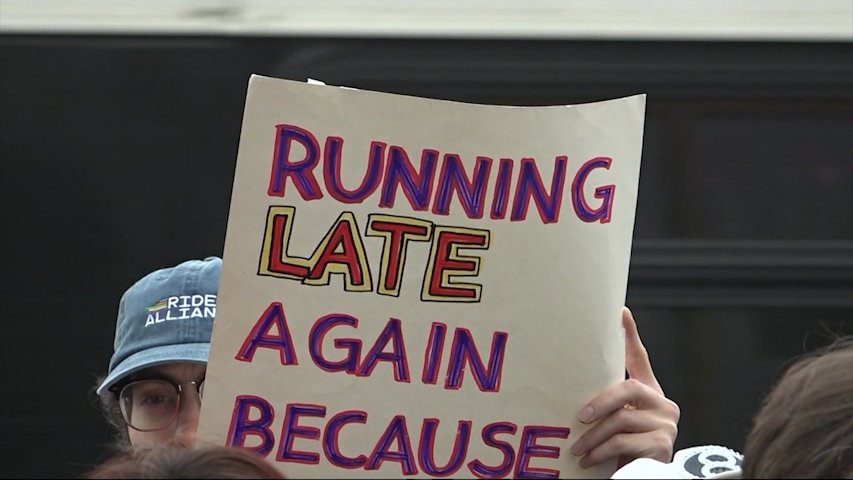 Video thumbnail for Riders want to keep wheels turning on Flatbush Avenue center-running bus lanes project