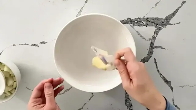 'Video thumbnail for Easy and Delicious Microwave Risotto _ Quick Risotto Recipe _ Hosted at Home(720P_HD)'