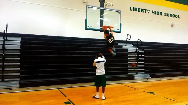 'Video thumbnail for Isaiah Rivera Indoor Dunk Mix : Raw Footage'