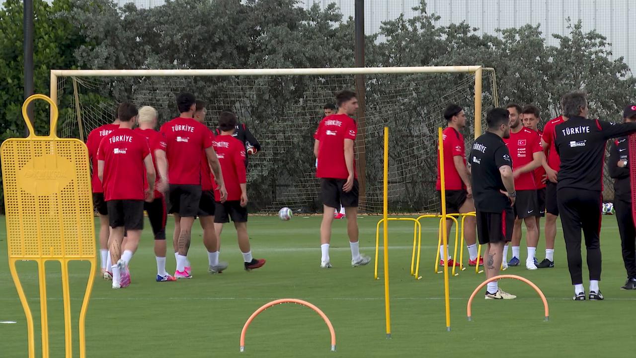 Video thumbnail for Türkiye: Türkiye's national team holds first training session in Florida ahead of World Cup.
