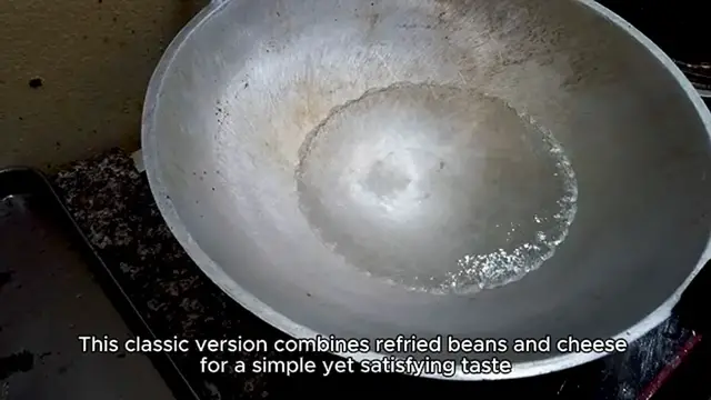 Video thumbnail for Bean and Cheese Pupusas Recipe