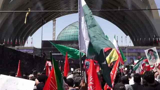 Video thumbnail for Iran: Iran holds mass funeral prayer for slain supreme leader (2).