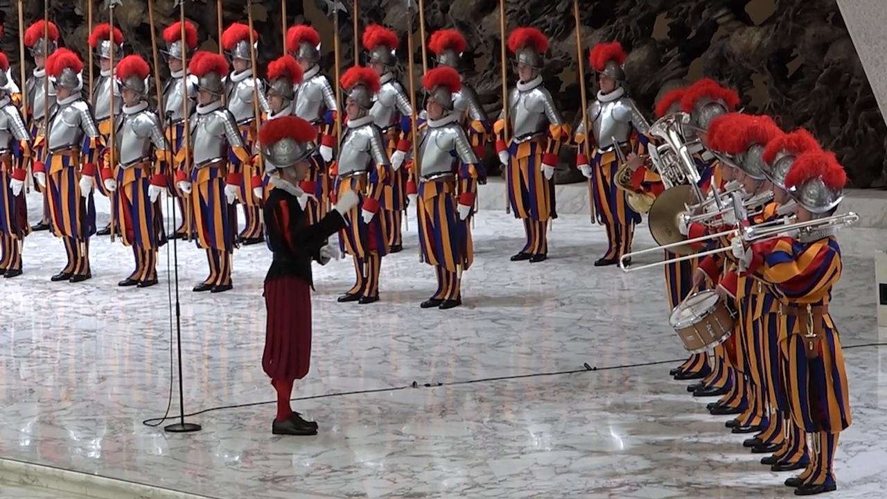 Video thumbnail for Italy: Twenty-eight new members of the Swiss Guard sworn in Vatican.
