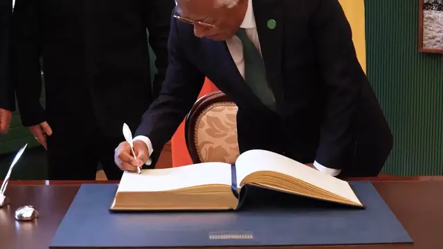 Video thumbnail for Ireland: Ireland begins EU Council presidency as Zelenskyy attends Dublin ceremony.