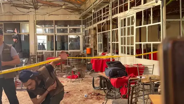 Video thumbnail for Syria: 5 killed, 16 injured in bomb explosion at cafe in Syrian capital.