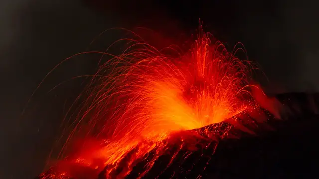 Video thumbnail for Italy raises Mount Etna alert level as lava flows intensify