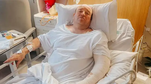 Video thumbnail for What we know about the “Bondi hero” at Australia beach shooting