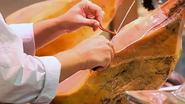 'Video thumbnail for Street Food in Spain - KNIFE CUT JAMÓN NINJA + TAPAS in Seville!! Spanish Street Food in Seville'