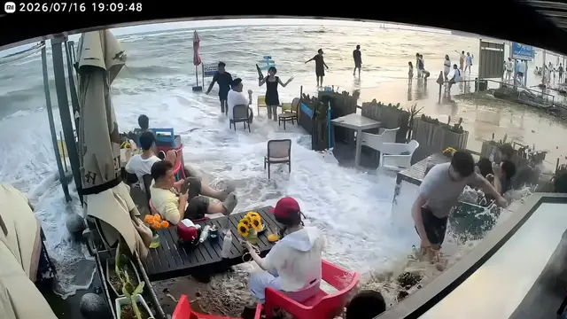 Video thumbnail for Massive Wave Floods Beachfront Restaurant in Guangxi