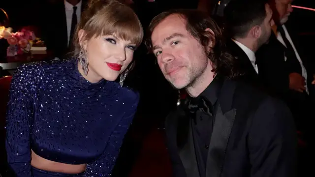 Video thumbnail for UNCAPTIONED: Aaron Dessner denies Gracie Abrams's song Death Wish is about Taylor Swift.