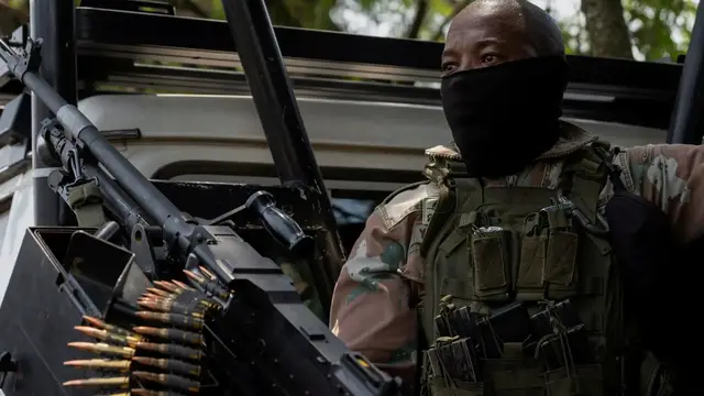 Video thumbnail for South Africans 'deceived' into fighting: Families appeal for stranded relatives' safe return