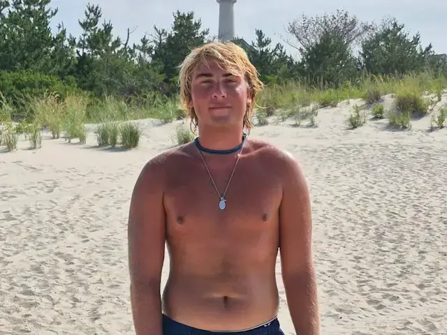 Video thumbnail for Off-duty lifeguard rescues 11-year-old girl from rough currents in Cape May Point