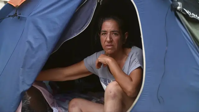 Video thumbnail for Venezuela earthquakes displace thousands as families shelter in Caracas parks