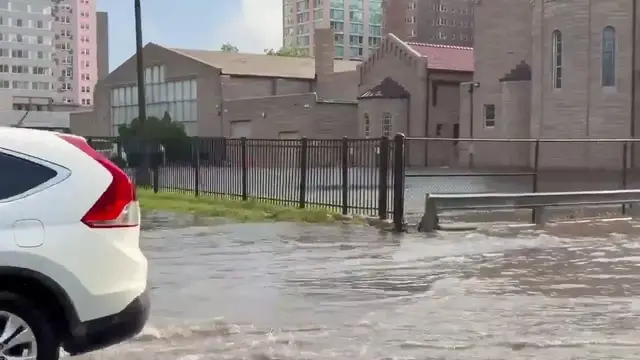 Video thumbnail for US: Severe Storms Batter Chicago Area With Flooding, Damage, and Power Outages 3.