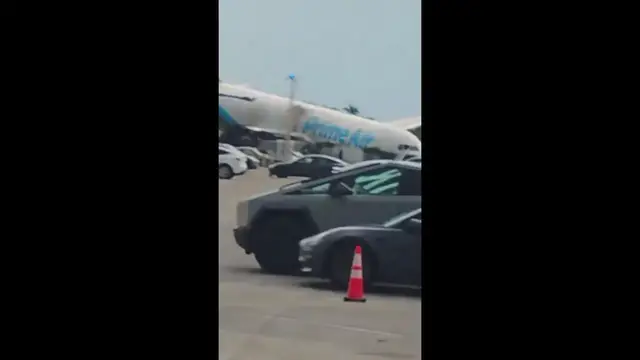 Video thumbnail for Miami: At Least Five Dead After Amazon Cargo Plane Crash.
